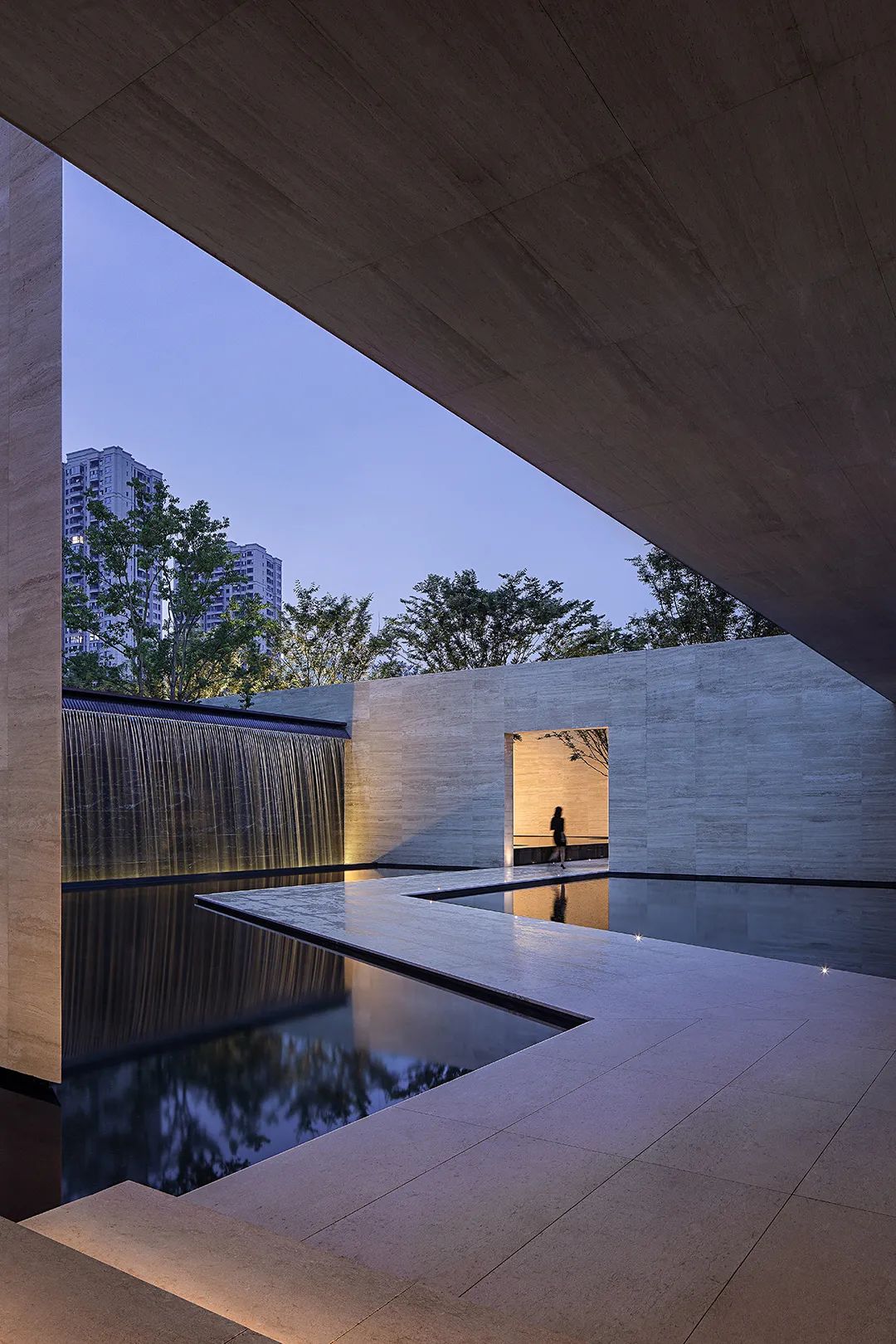 重庆壹方艺术馆 | 解构自然，重塑山城艺术地标-36