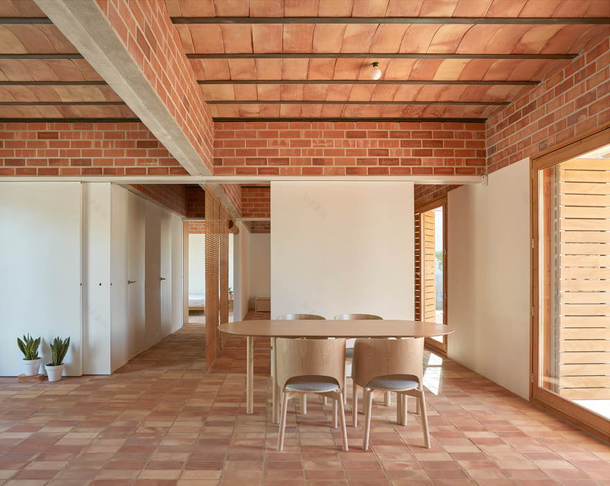 极简与高效 | Valencia 市郊的节能家居-7