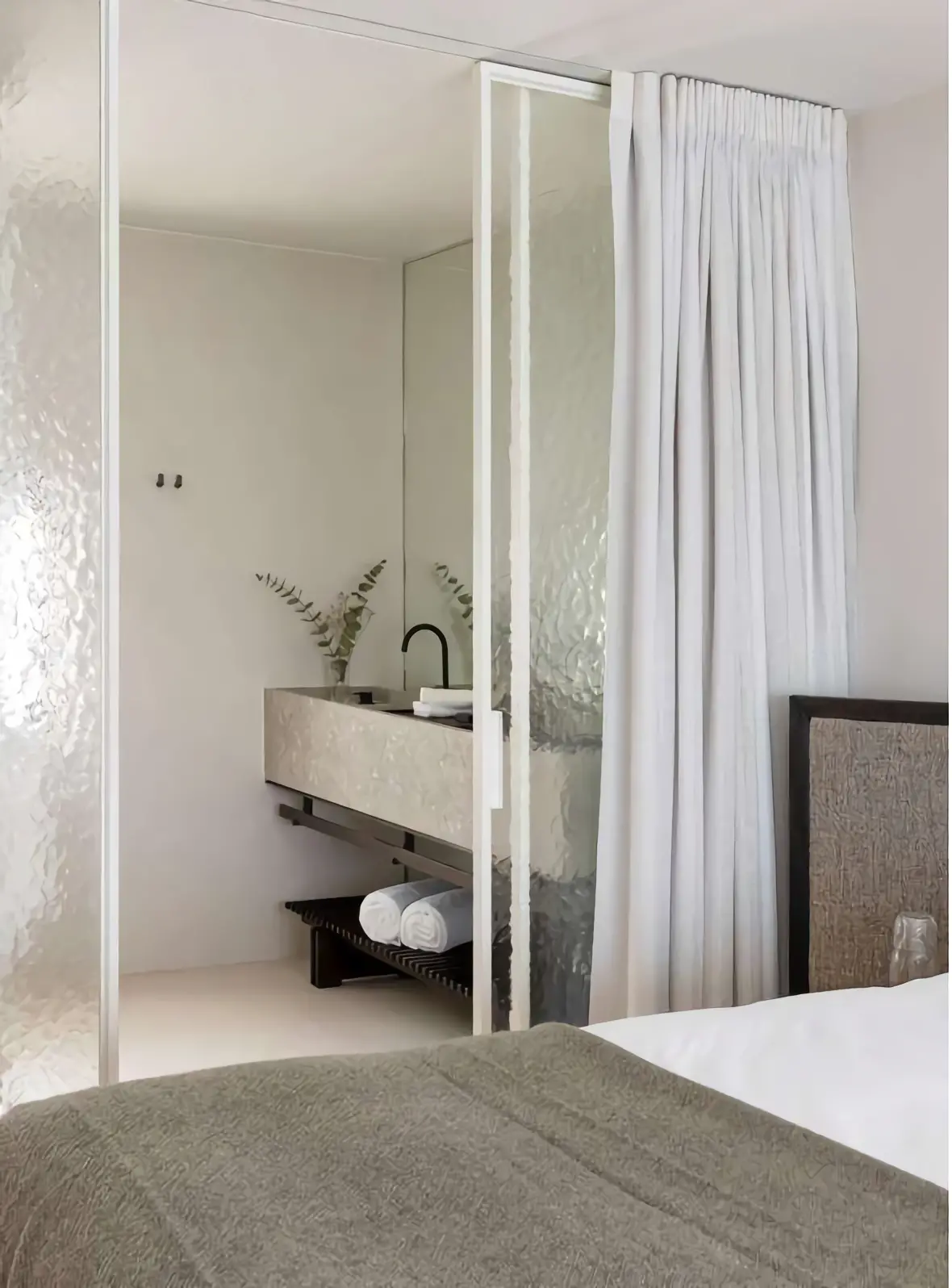 比利时 60 年代老房现代风翻新,设计师巧妙融合自然元素-10