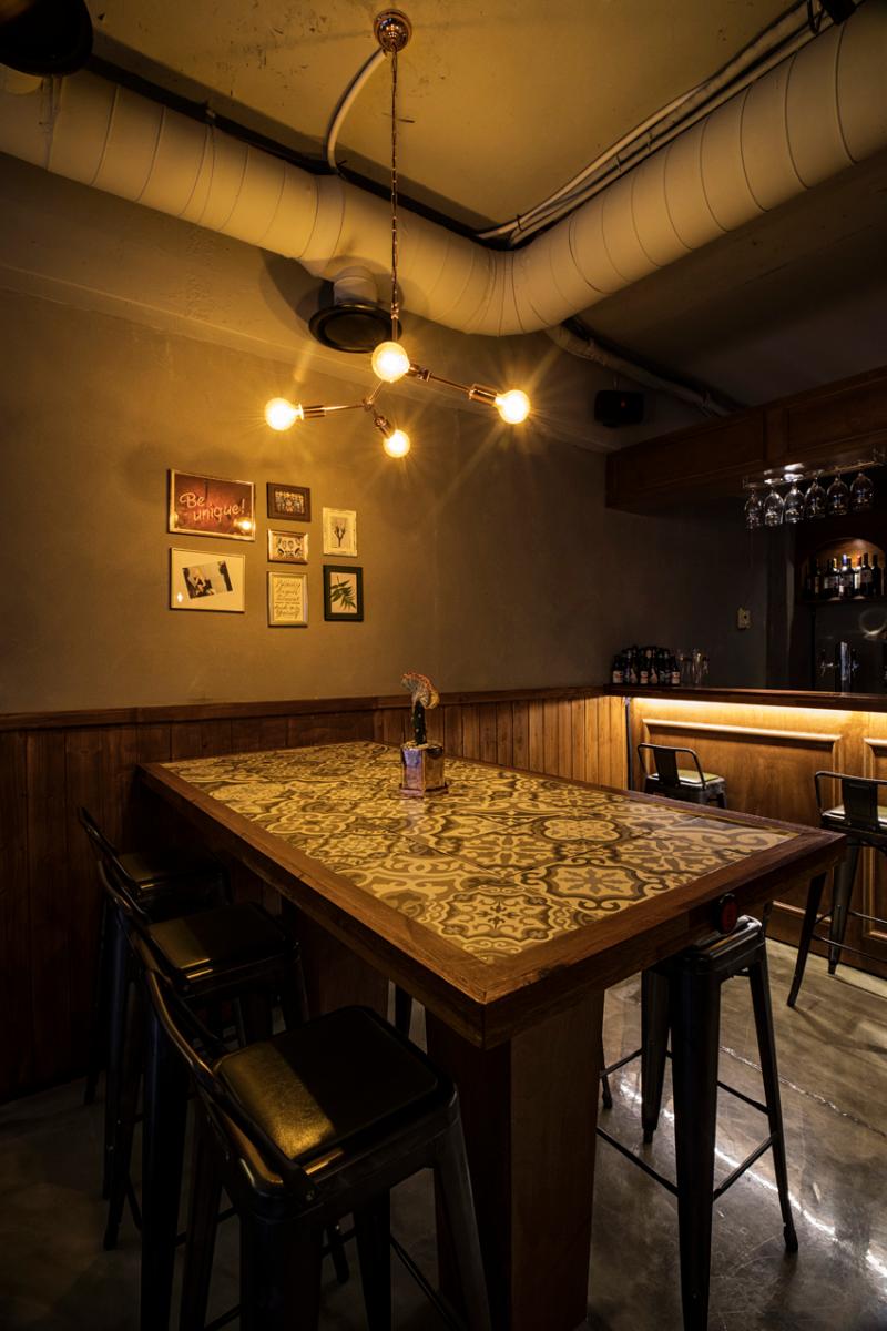 照明营造氛围的空灵咖啡厅设计-10