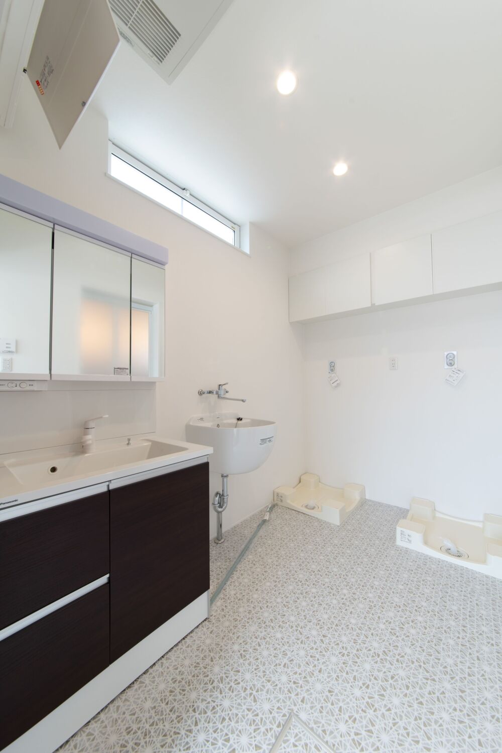 ランドリールームと物干しスペースを広く確保したフリージアの家丨日本和歌山丨ロイヤルホームズ-39