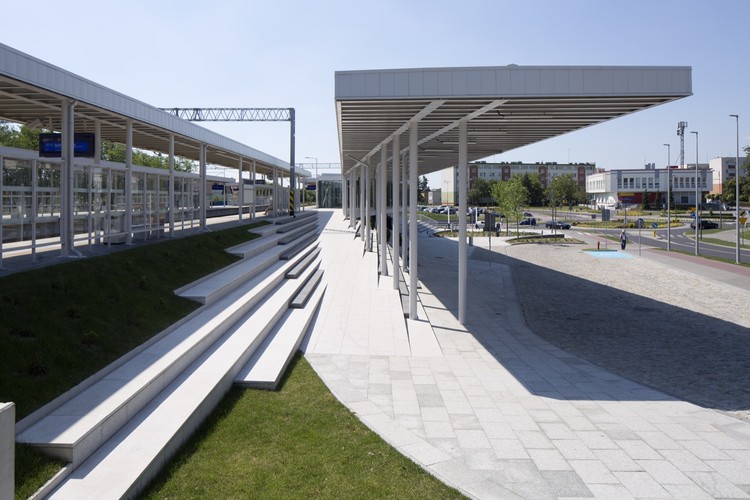 波兰索雷克库贾斯基交通枢一体化设计-17