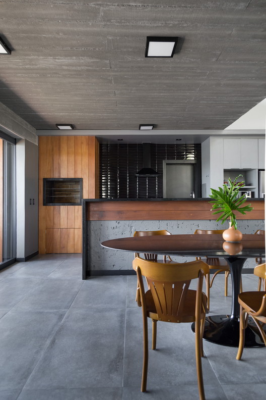 巴西湖景砖混别墅，和谐融入自然景观-11