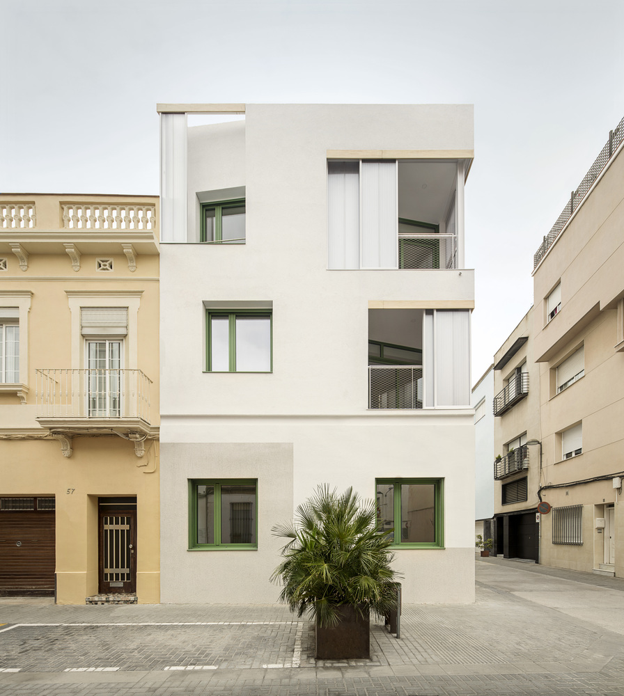 西班牙 Badalona 老城区多家庭建筑丨Enric Rojo Arquitectura-24