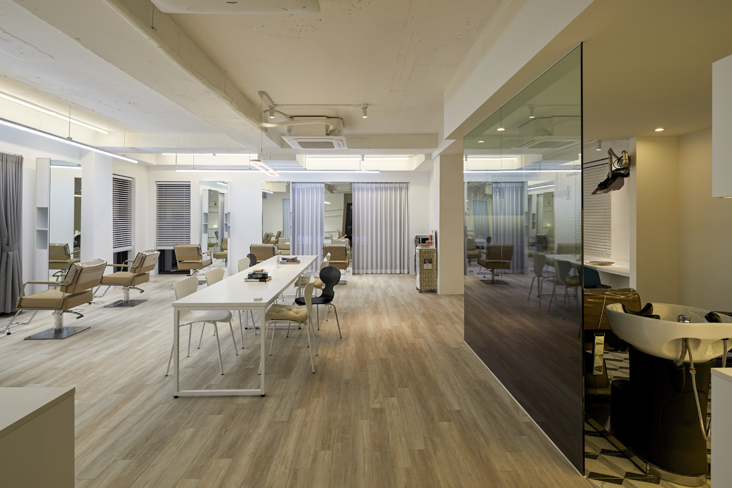 简约优雅 80 平美容院设计-4