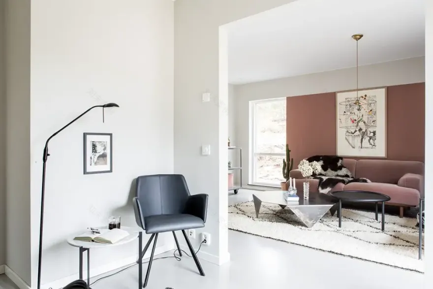 深色调木质大宅,演绎同色系搭配魅力-8