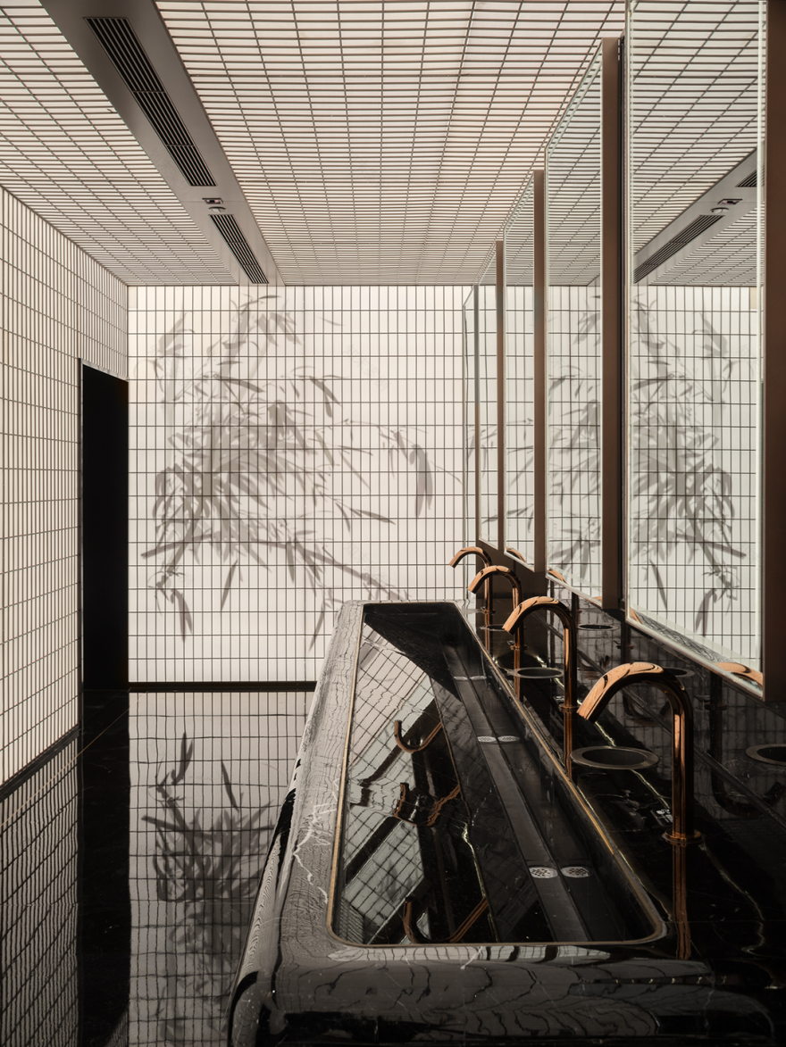 德基广场一期四层盥洗室丨中国南京丨唯想国际-52