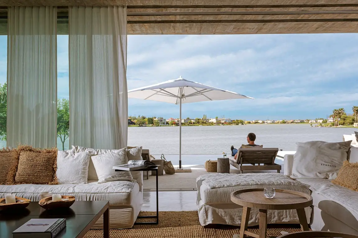 阿根廷透明建筑 | 玻璃之墙，尽享美景-1