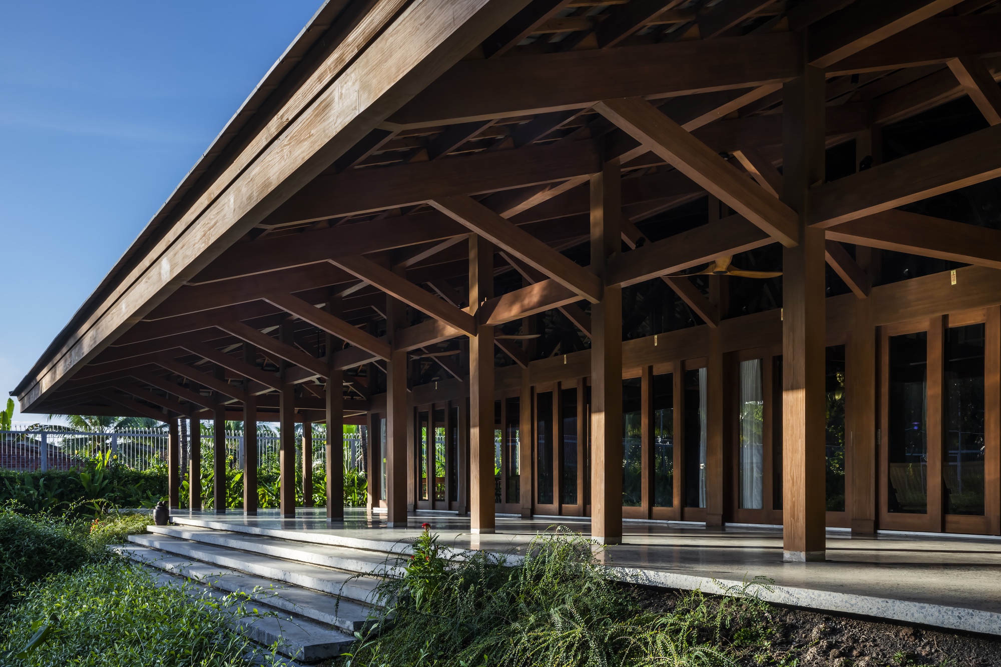 Ben Tre Buddhist Temple & Ancestral Hall / VTN Architects (Vo Trong Nghia Architects)-14