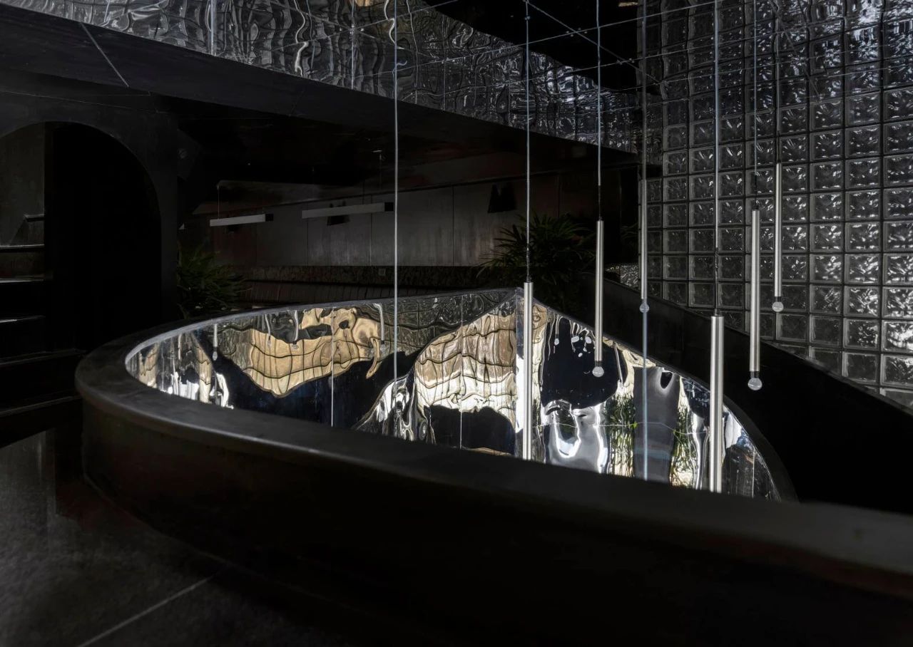 暗黑式混凝土结构鸡尾酒吧设计丨印度新德里丨RENESA ARCHITECTURE DESIGN-24