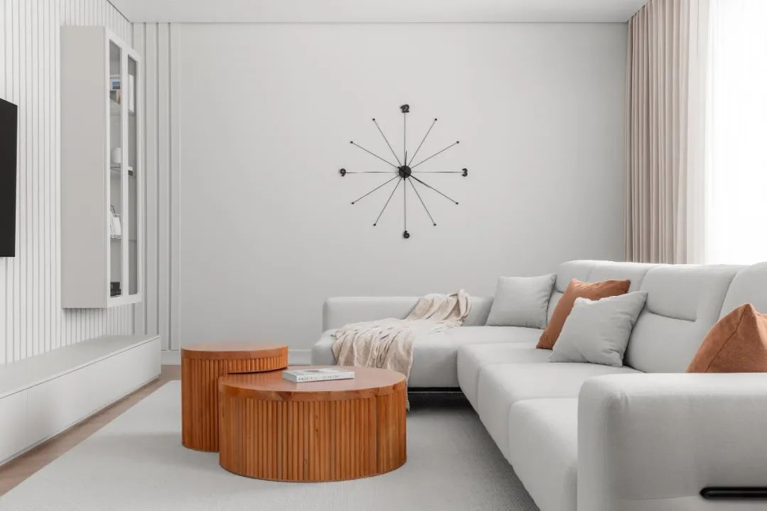 现代公寓中性自然色调设计丨Alexandra Gegi-0