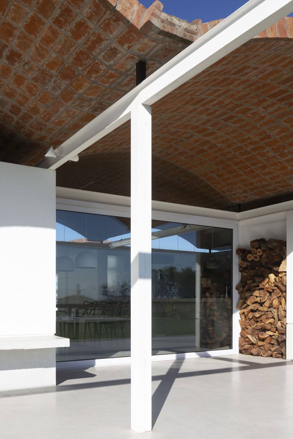 阿根廷Monopoli 住宅，金属框架+瓷屋顶(2021)(Fabrizio Pugliese)设计-31