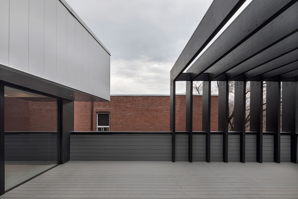 蒙特利尔 Le Soufflet 商业楼 | 旧式风箱相机启发的现代设计-17