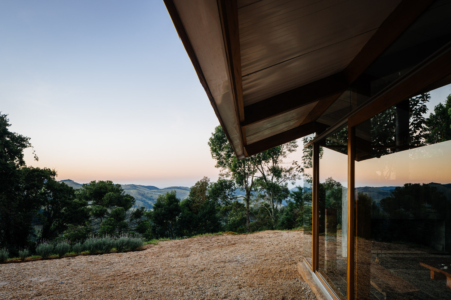 巴西半山坡住宅——自然与设计的完美融合-18