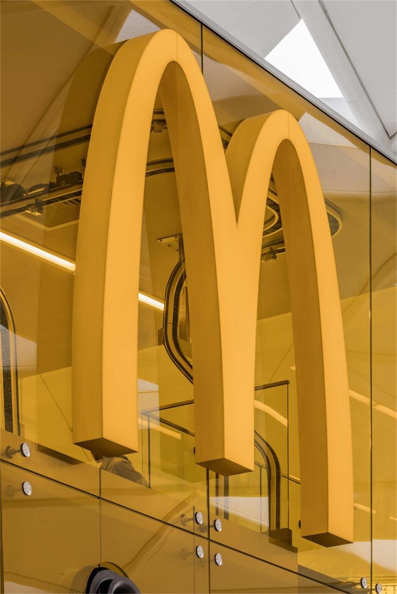 悉尼机场麦当劳店面设计丨澳大利亚悉尼丨Landini Associates-3