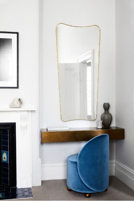 金色的;金黄色的;金的;金制的-18