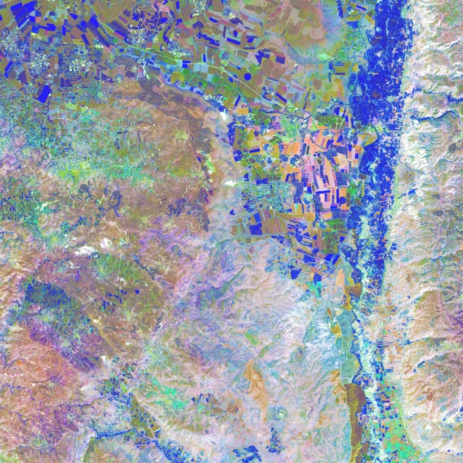 Blue Farmland可译为蓝色农田，但huaikuanchung不是一个常见的英文词汇或有公认含义的词语，不清楚其确切指的是什么，无法完成该部分的准确翻译 丨以色列-13