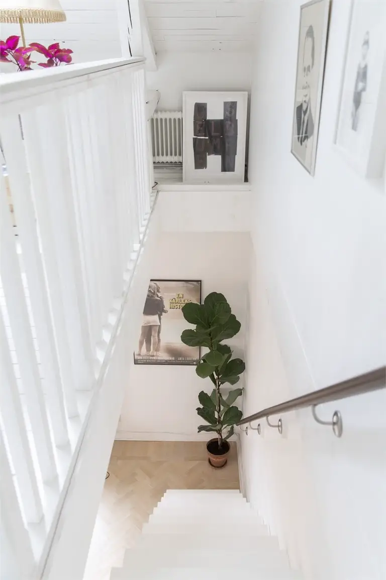 优雅双层公寓，阁楼卧室的独特魅力-13