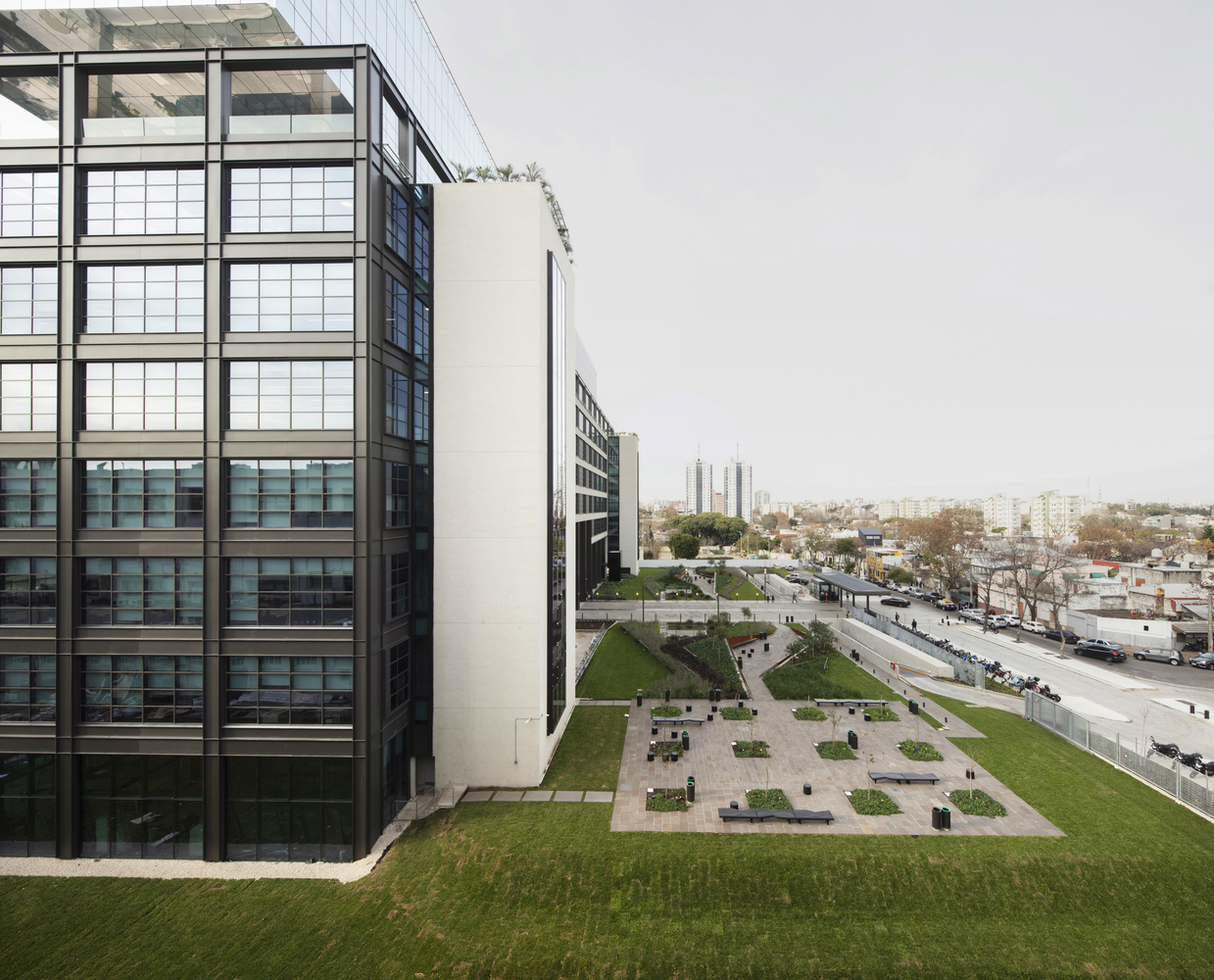 阿根廷 Polo Dot Office Park | Machado Silvetti 将历史建筑翻新为现代办公空间-22