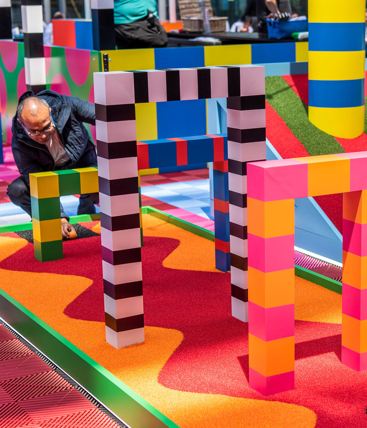 色彩斑斓的迷你高尔夫 | 艺术家 Craig & Karl 的创意之作-2