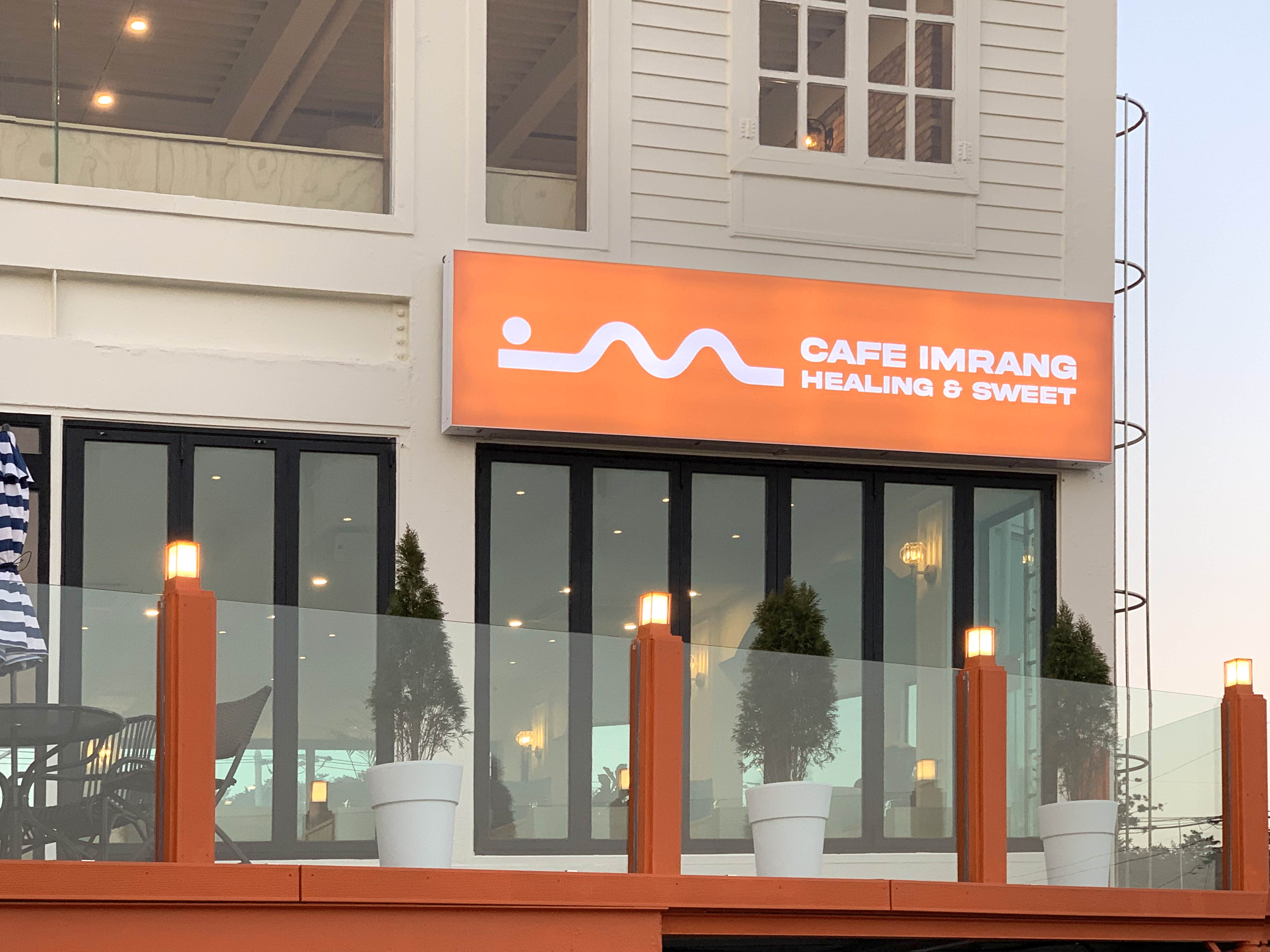 现代极简主义 | 韩国 84 平小户型咖啡厅设计-16