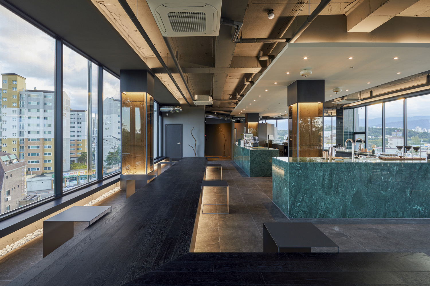 首尔 80 平咖啡厅，打造城市观景露台-6