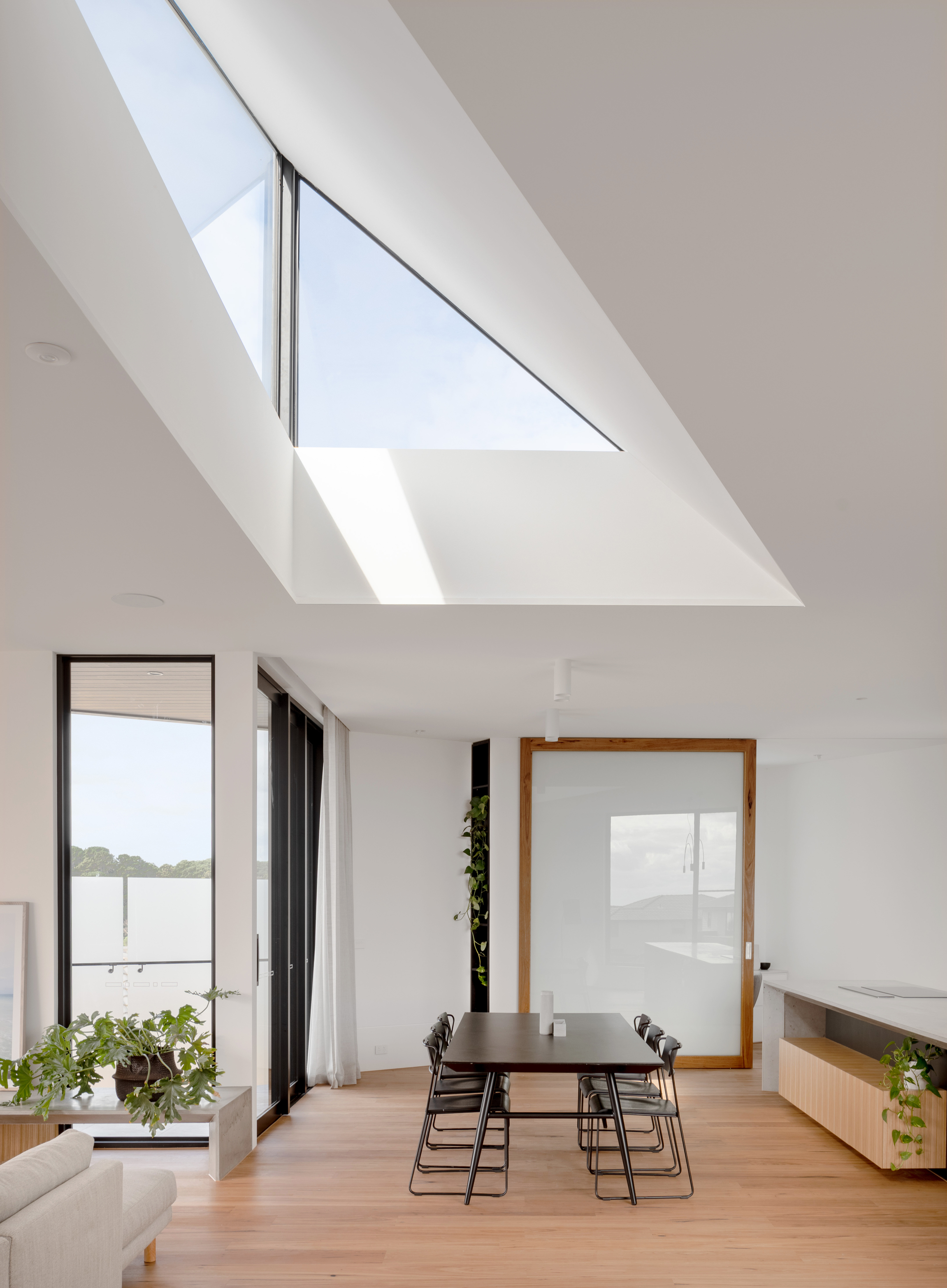 Three Angle House / Megowan Architectural-68