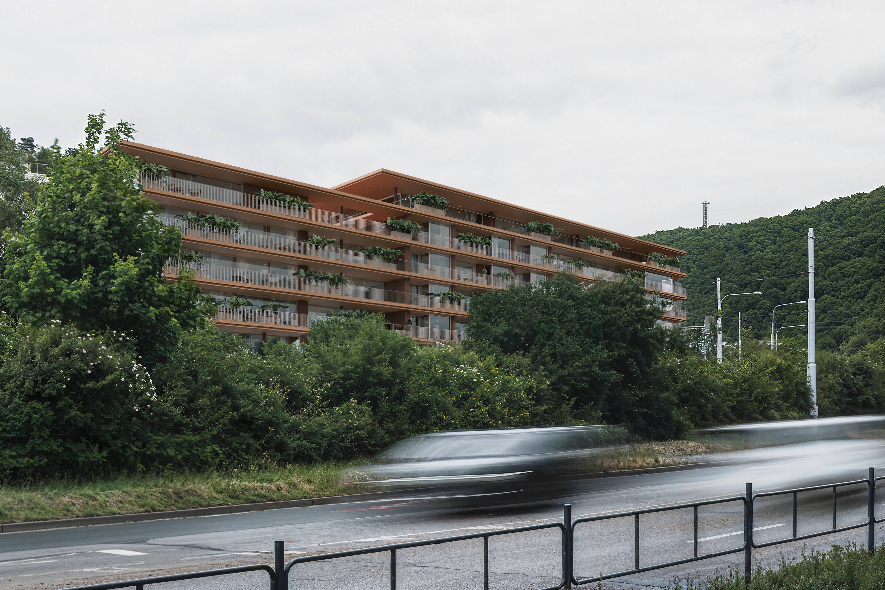 海上光环；海上灵气（注：Aura Maritima更偏向于一种较为诗意或特定情境下的表达，海上光环海上灵气可根据具体语境选用最合适的，这里假设按一般理解海上光环为本次翻译结果）

海上光环丨葡萄牙波尔图-11