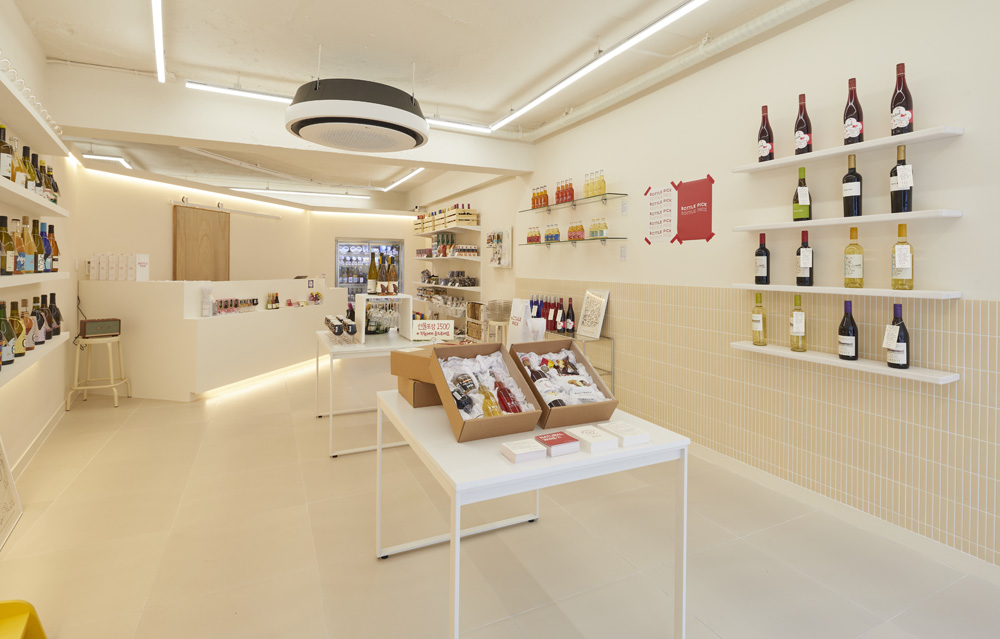 独特的瓶塞设计 | 20 平米小酒馆的吸引力-3