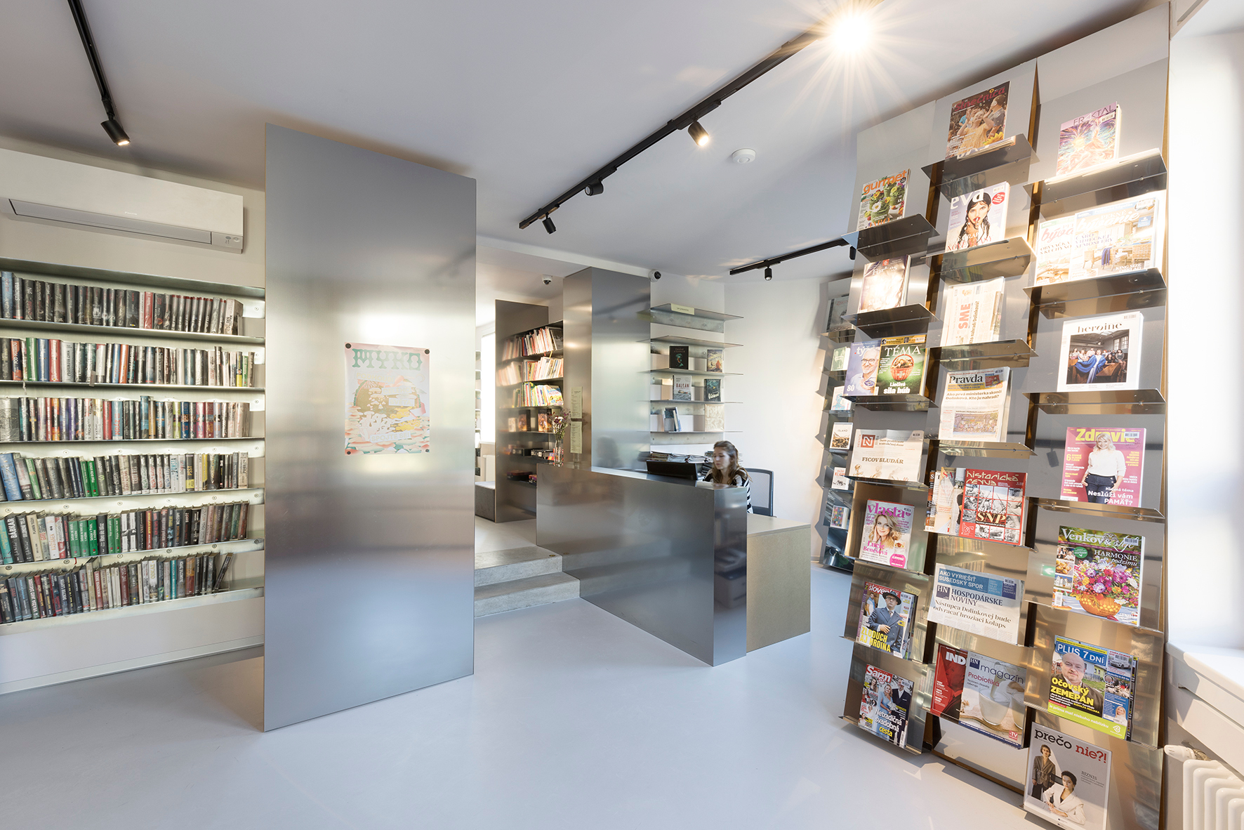 旧市政厅改造为社区图书馆丨斯洛伐克布拉迪斯拉发-39