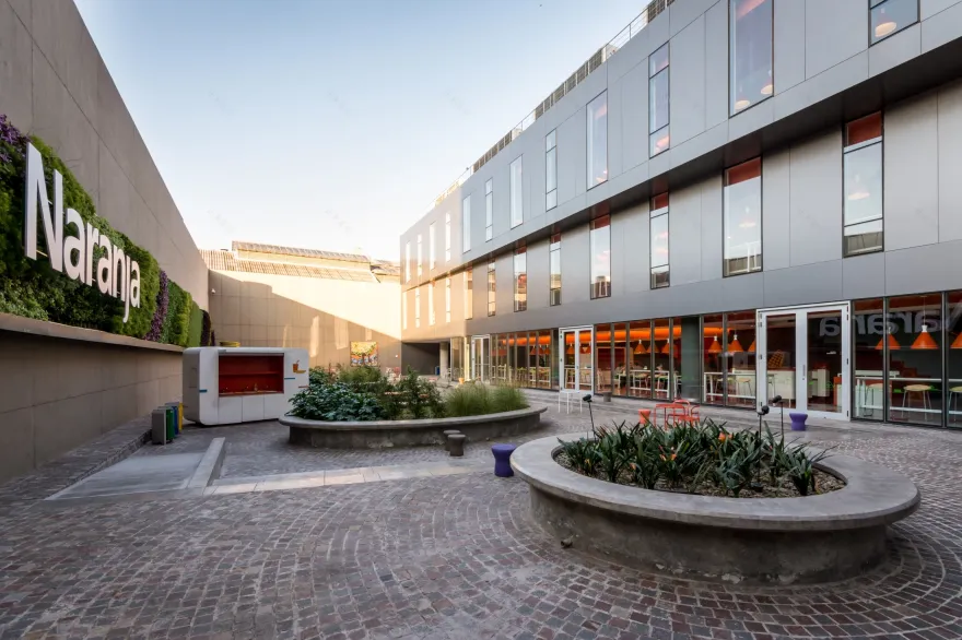 橙色大楼 · 创新,效率与愉悦的办公空间-50