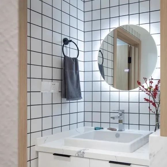 化解入户门对卫生间尴尬的设计-21