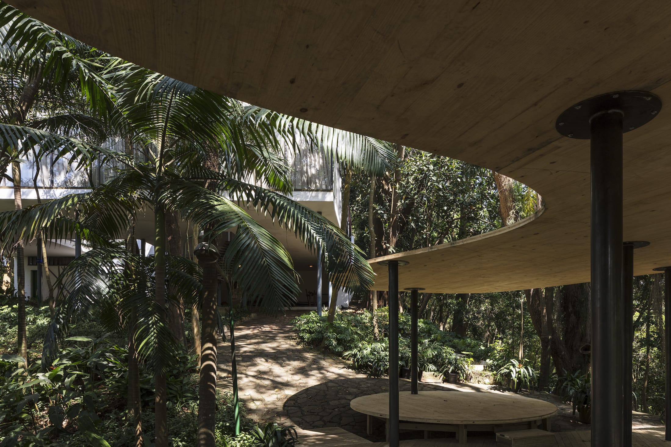 Casa de Vidro 花园中的夏亭丨巴西丨RADDAR Archiecture-15