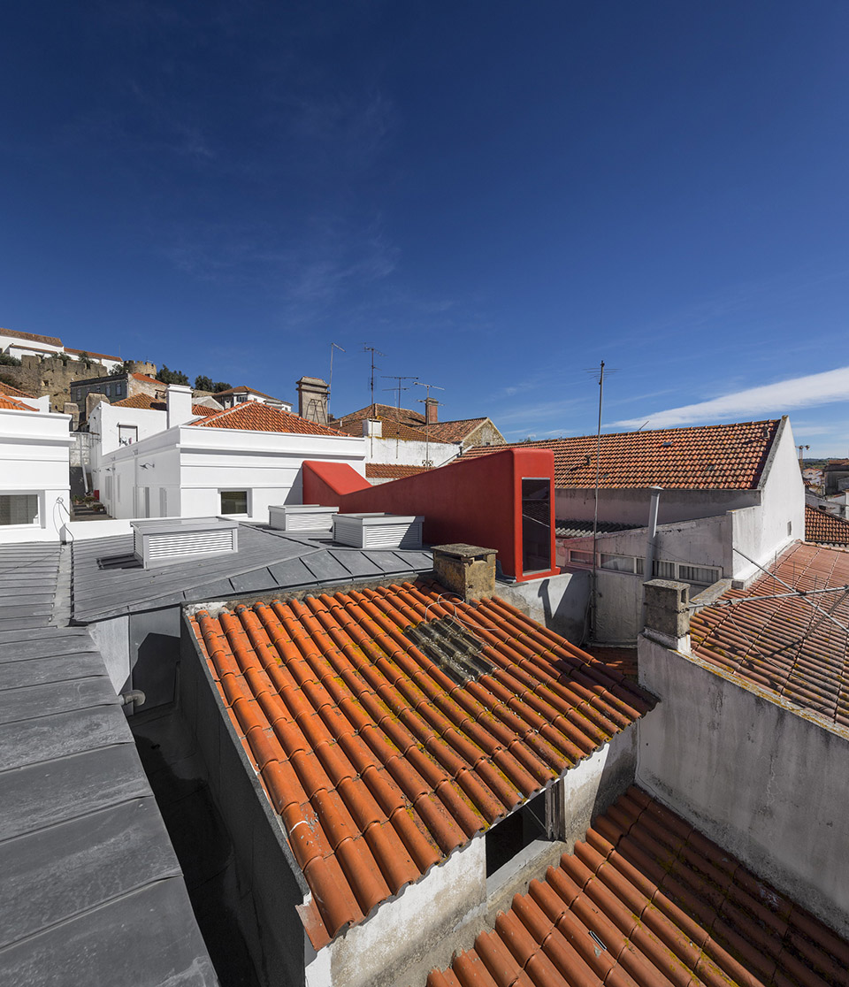 融于老城景观的文化艺术中心 / Pedro Gadanho + CVDB Arquitectos-31