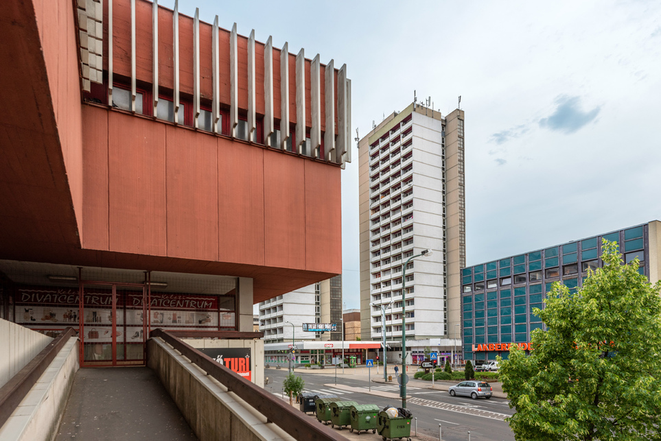 Salgótarján市中心主广场建筑群丨匈牙利-40