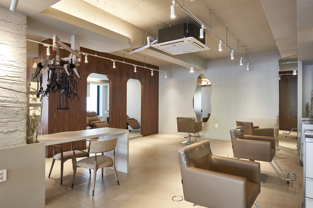 白色与木色的和谐交融 | 43 平米美容室内设计-8