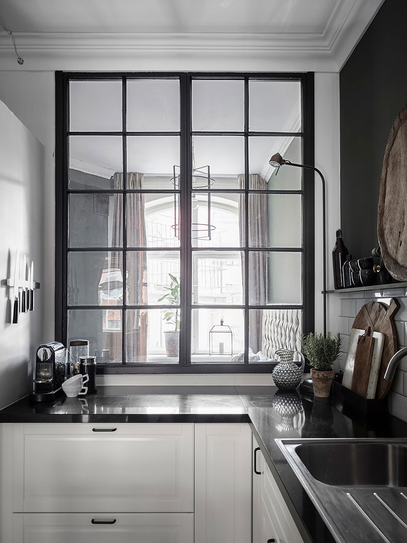 温馨灰褐，穿越式厨房与迷你卧室 | 哥德堡小公寓设计-11