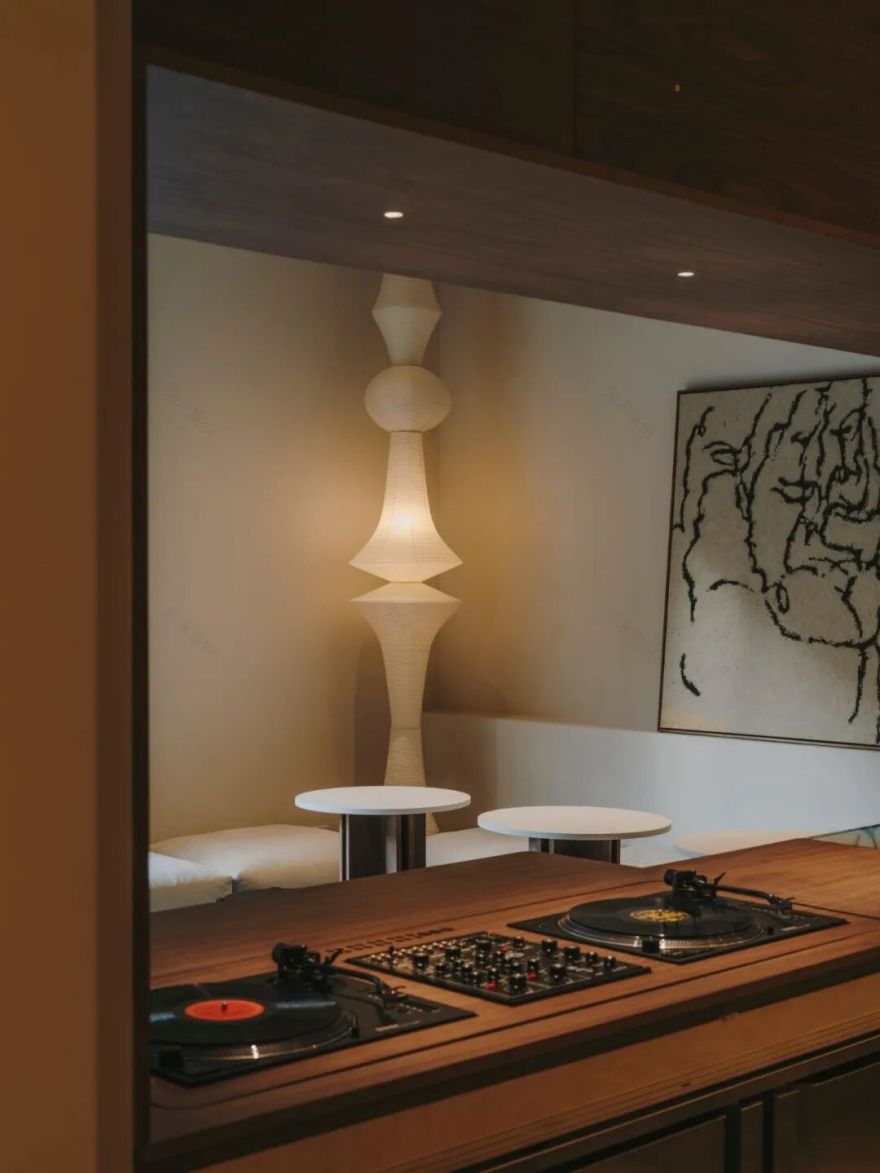 巴塞罗那的爵士乐咖啡馆 Jaç Hifi Café丨西班牙巴塞罗那丨Ligia 和 Arnau 夫妇-33