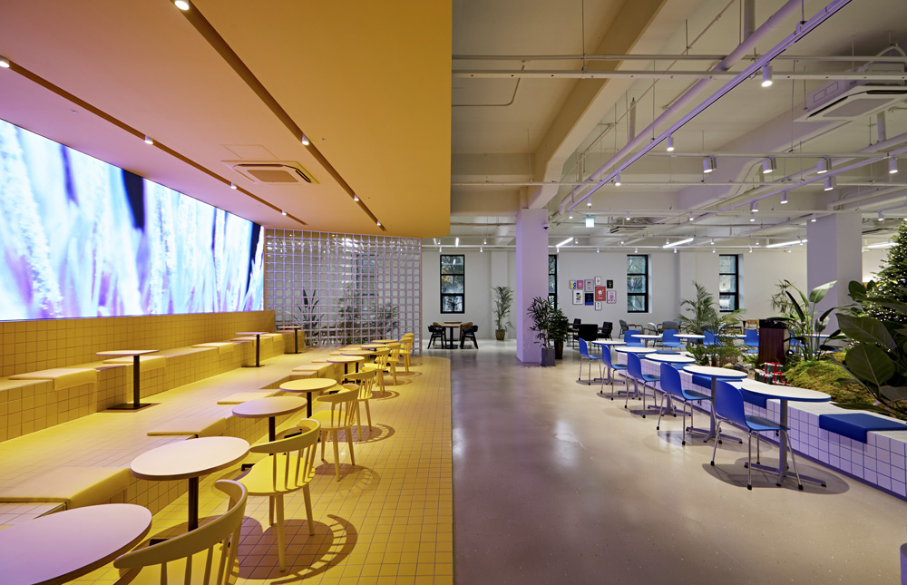 炫彩 GG 咖啡厅 | 视觉冲击与空间利用的完美结合-26