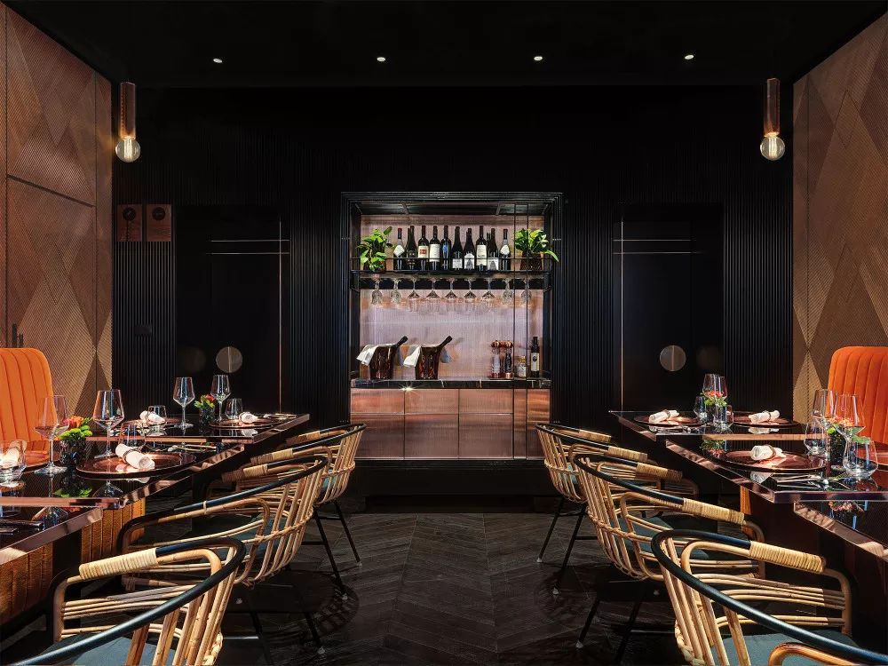 玫瑰金 橡木黑 VyTA罗马弗拉蒂纳餐厅酒吧 COLLIDANIELARCHITETTO-11