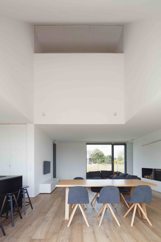 波兰提西郊区的现代农庄风格住宅-27