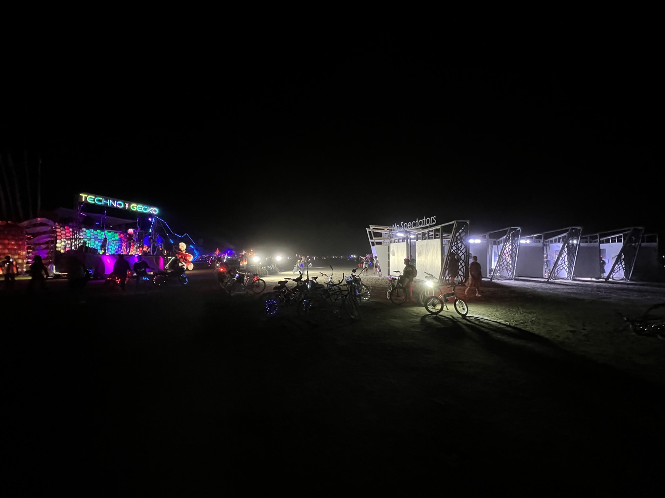 “无观众”博物馆丨美国丨J Absinthia Vermut,John Marx-71