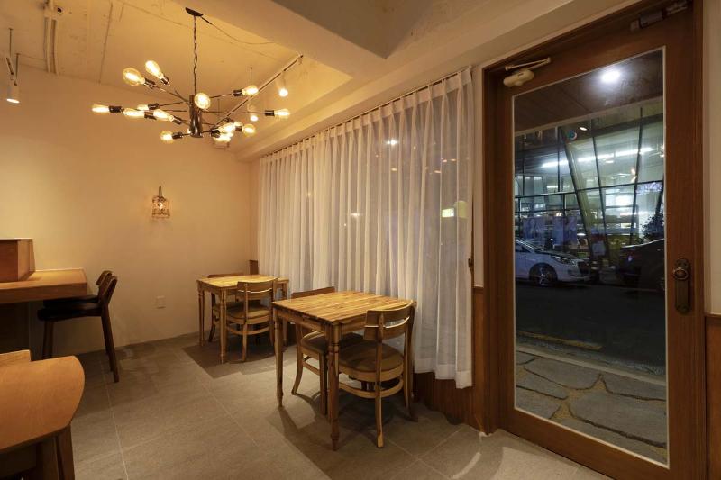 18 坪温馨韩式小屋，品味白色与木质的温暖空间-8