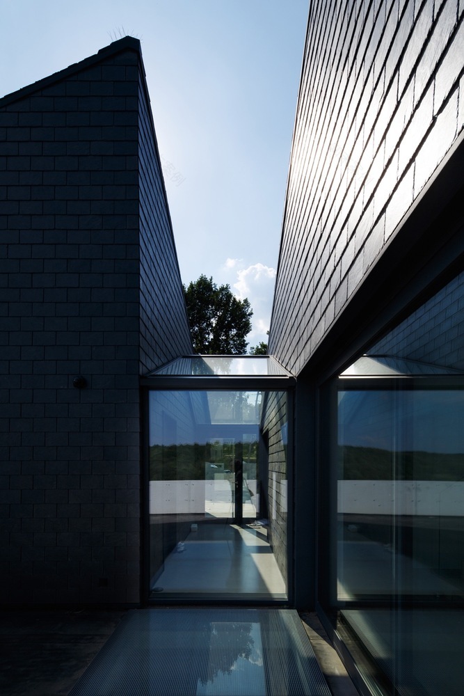 波兰 Krostoszowice 村庄的倾斜屋顶家园-53