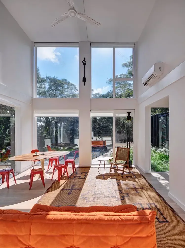 Cette immense maison container à l’intérieur design a été construite en deux mois seulement !-1