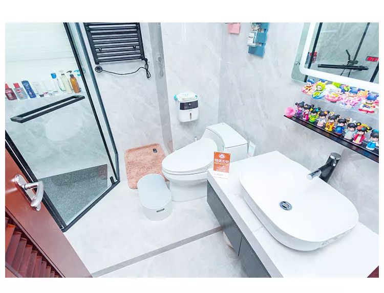 少女心卫浴间改造,现代简约风格设计亮点解析-17