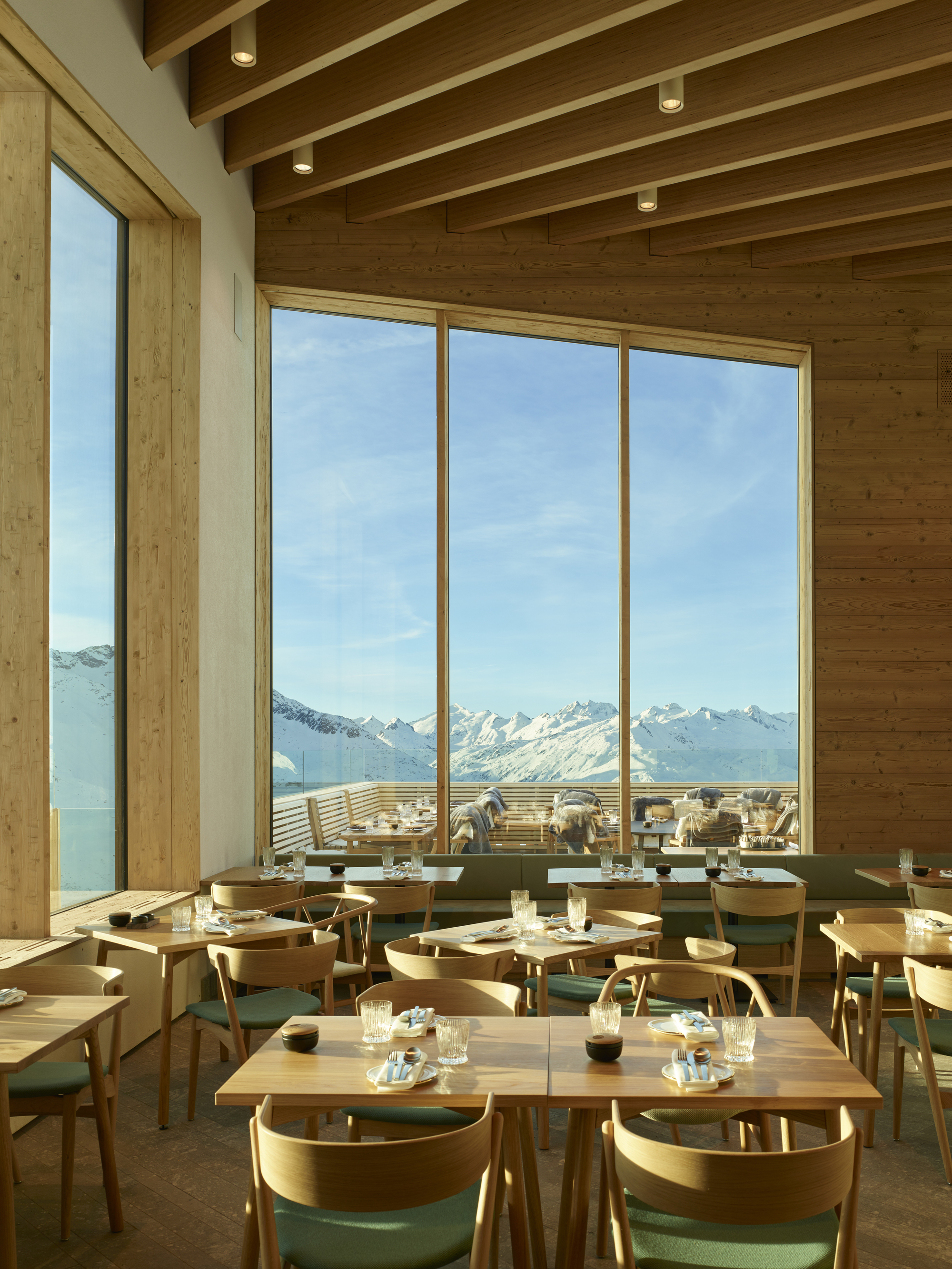Restaurant Gütsch / Studio Seilern Architect -24