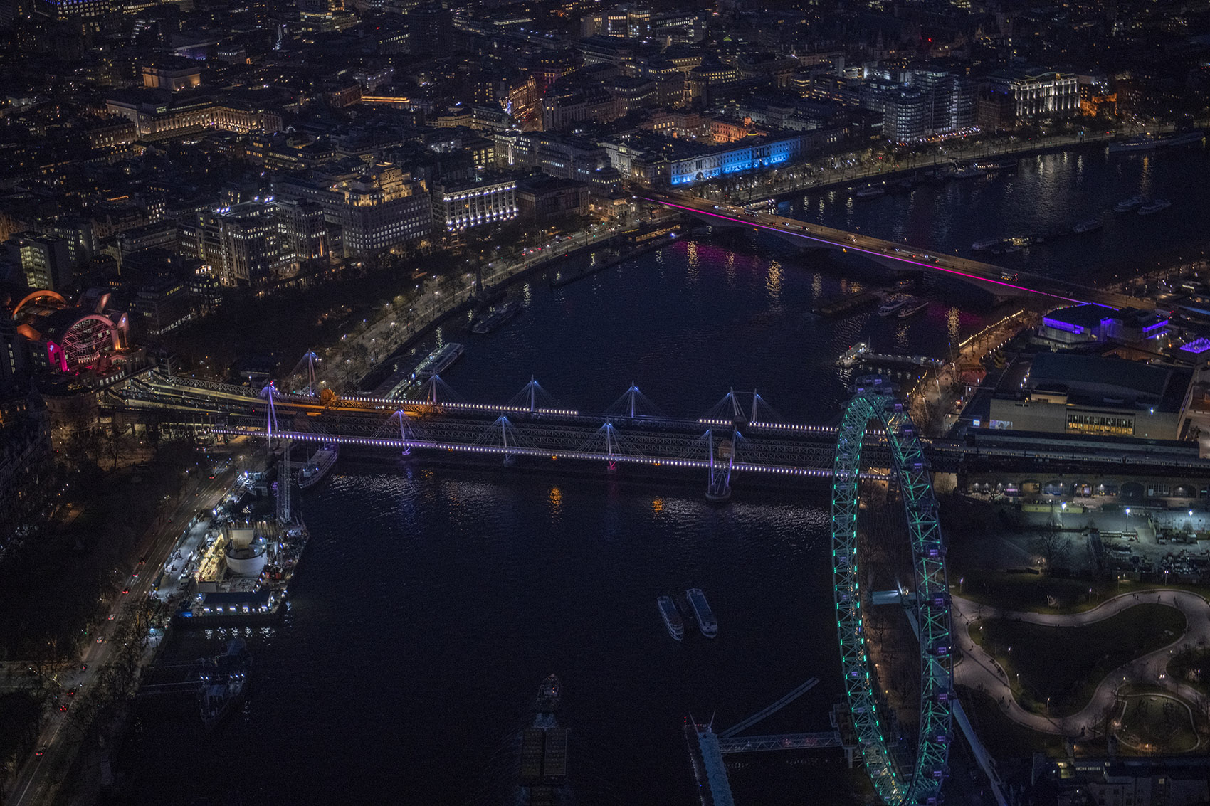 英国“光河”大型灯光装置丨英国伦敦丨Leo Villareal-14