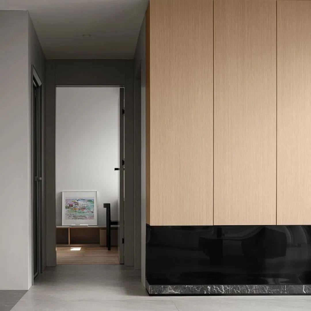 轻灰+原木格调，克制的温柔美-10