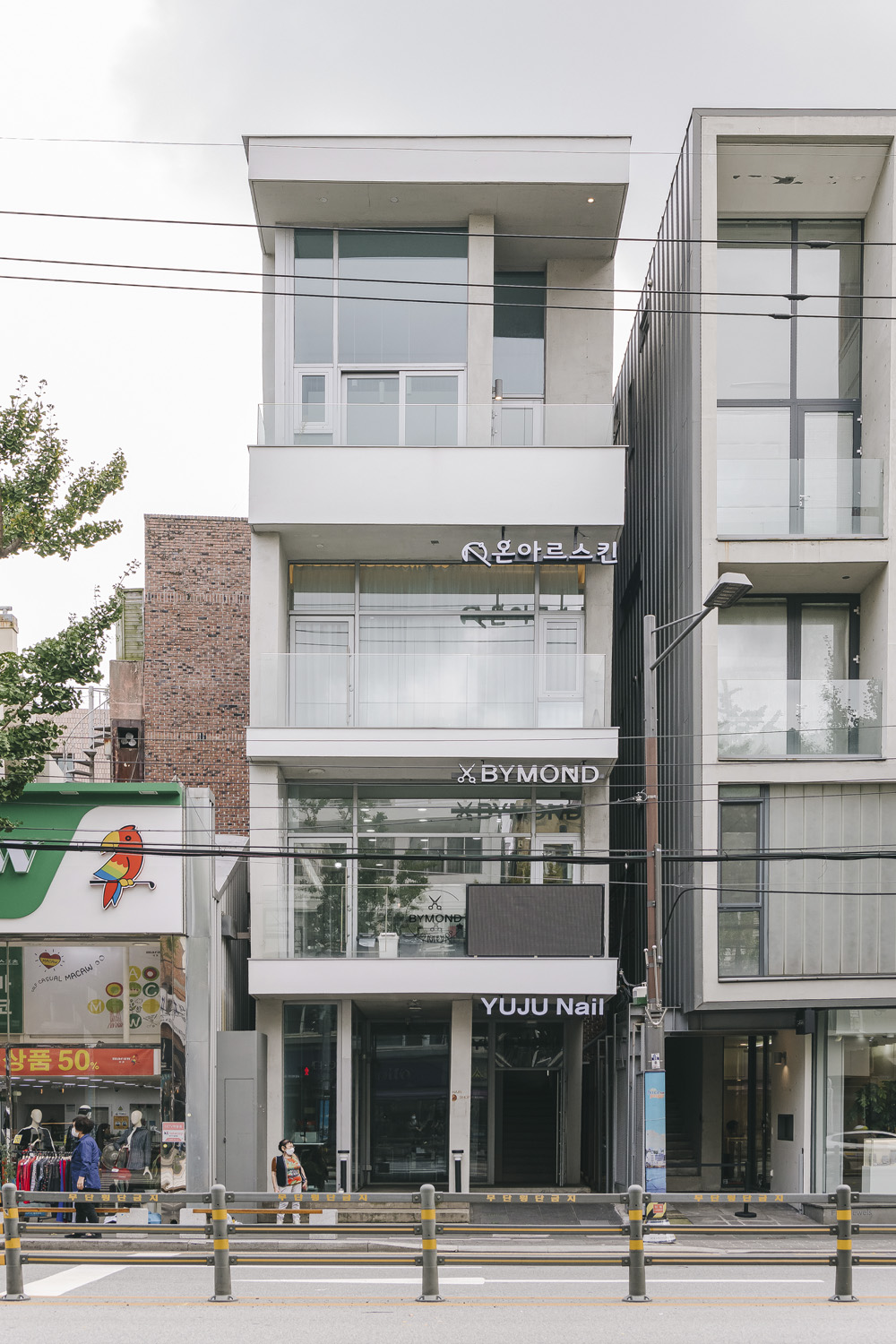 极简设计，10 平米皮肤护理空间的精致打造-13